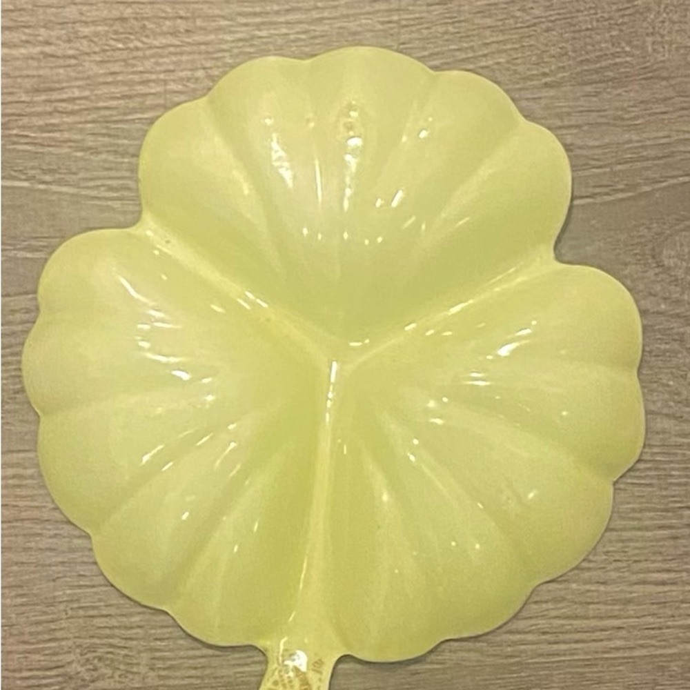 Vintage 1940’s-1950’s Leaf-Shaped Ceramic Cottage-core Platter. Cottage kitchen - Picture 2 of 3